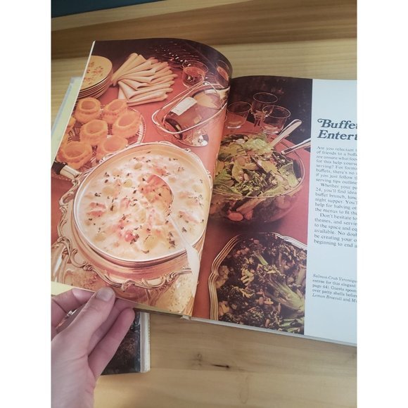 Two‎ Better Homes and Gardens 70s Cookbooks - Picture 3 of 4